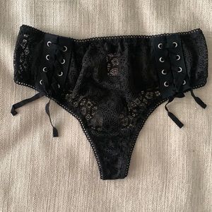 Victoria’s Secret black lace mid-rise thong panty. Size S.